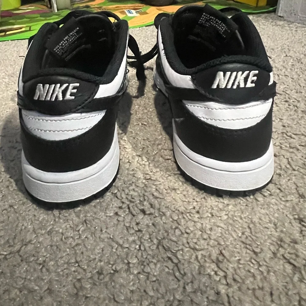 Nike Kids Black and White Sneakers - Picture 2 of 4